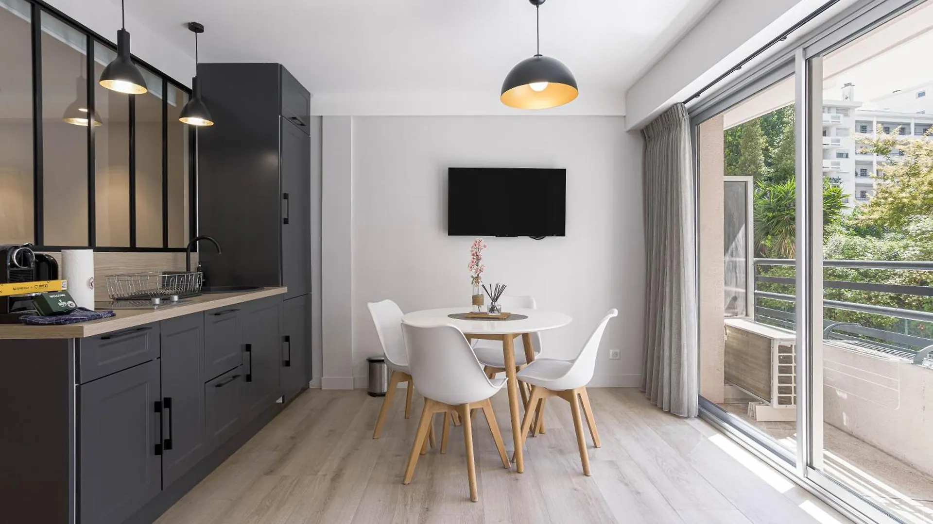 Apartment Rouaze - 14Mn Du Palais, Face Aux Plages, Central, Balcon Cannes